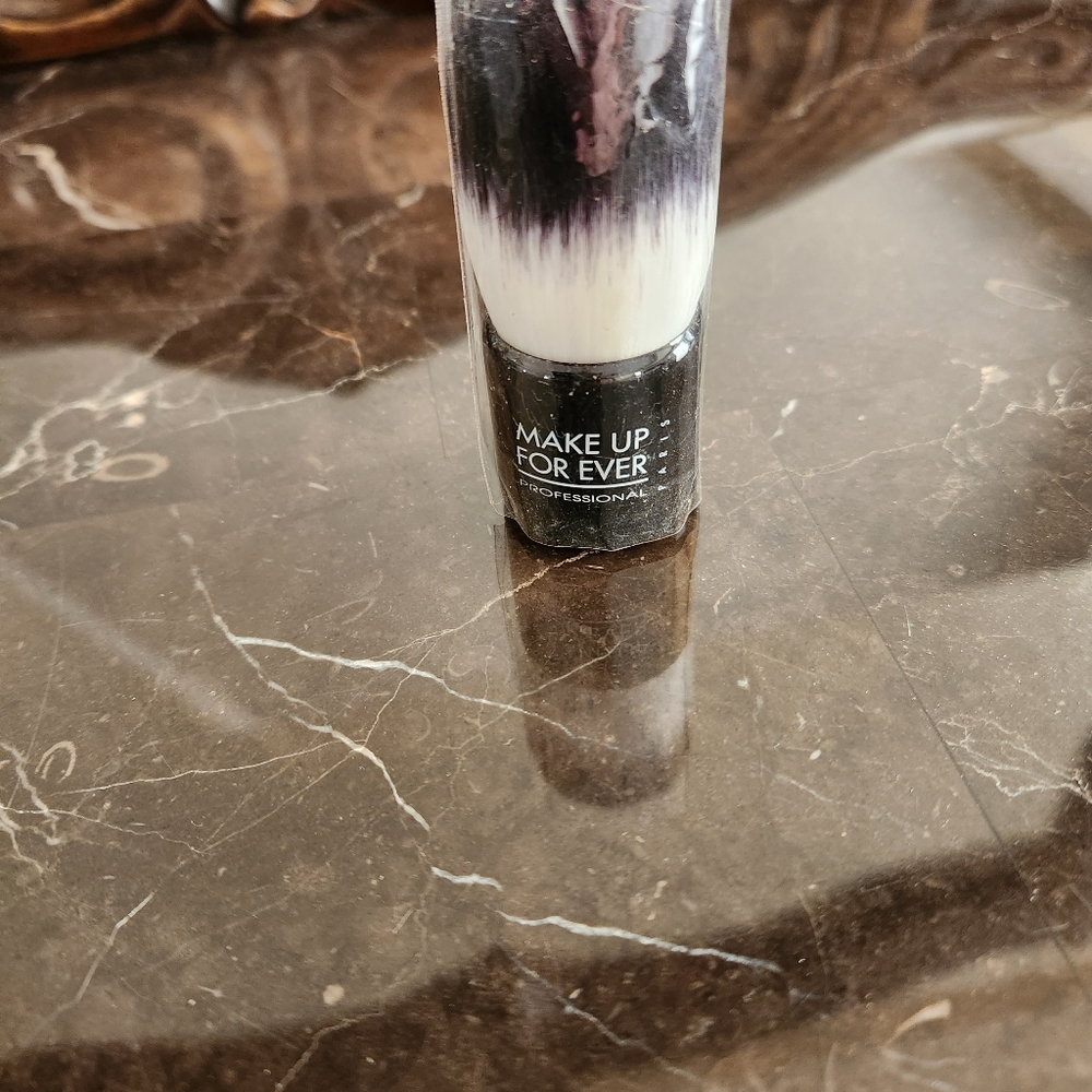 Makeup Forever Kabuki Full Size Brush - Picture 2 of 6